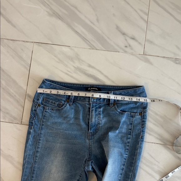 d. jeans Light Blue Denim Jeans. stretches - Picture 8 of 9